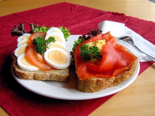 Croque madame (sandviș cald cu ou)