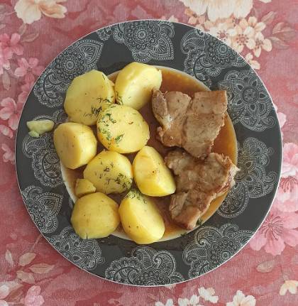 Ceafă de porc la ceaun